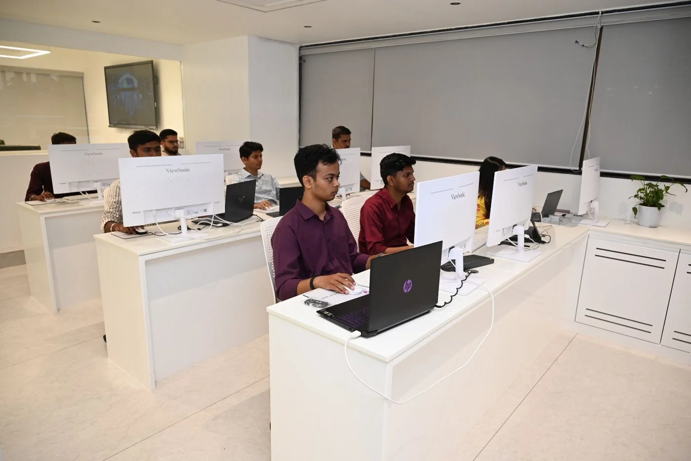 The floor — analysts, engineers and auditors in one room